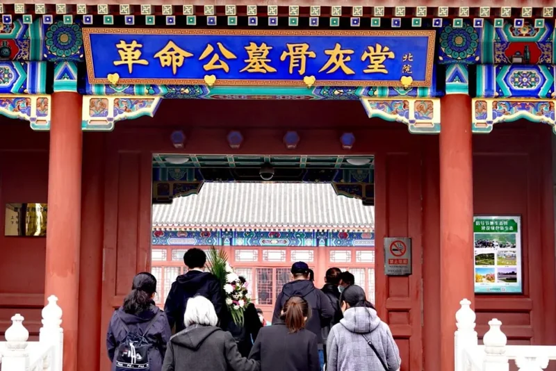 为何清明总下雨？是亲人思念落下来。