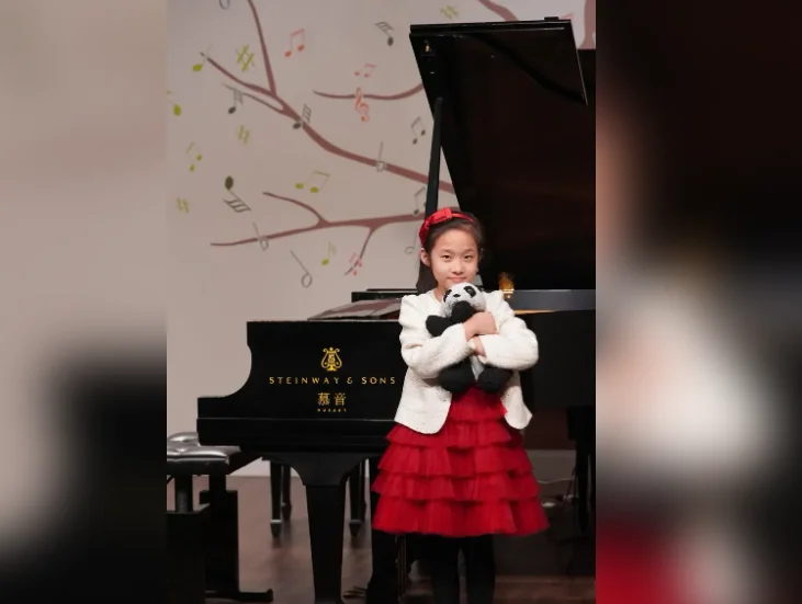 7岁华人女孩破纪录 被顶级音乐学院录取 拿下全额奖学金