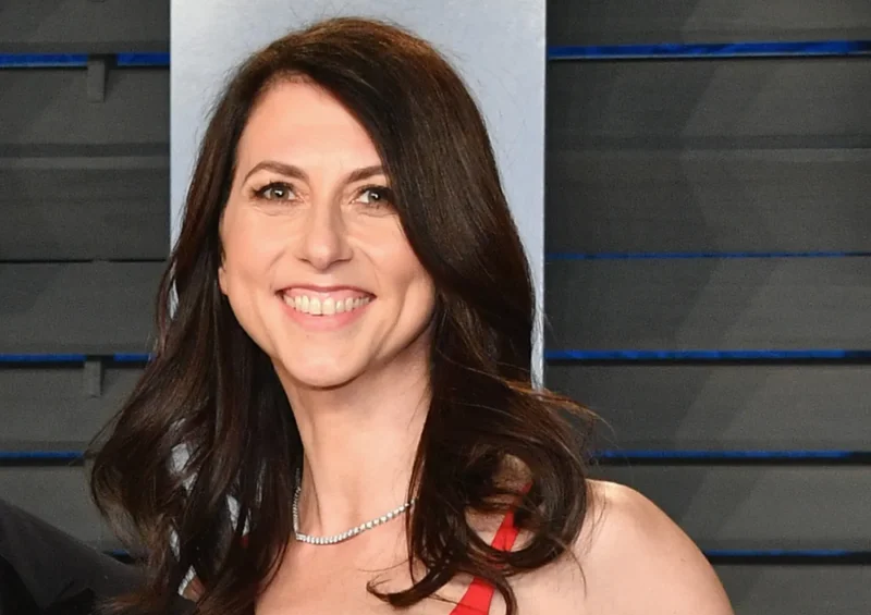 一声不吭送盒饭给老人机构 离开贝佐斯后 她一直在各种悄悄送钱....