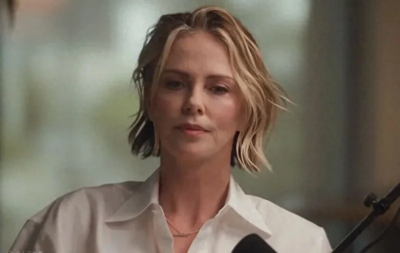 奥斯卡影后查理兹·塞隆公开讲述:为保护我 母亲枪杀了父亲