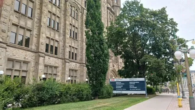 加国移民海外资产超10万必须申报 少填一表格都罚款