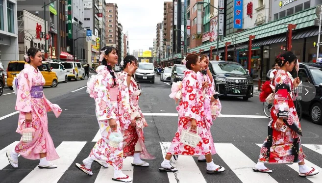 3月访日游客创历史新高 中国大陆游客人数直落50%