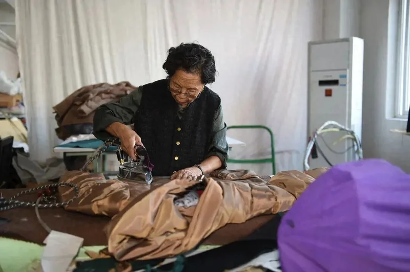 96岁奶奶街头摆摊10年还清2077万元债务 本人最新回应