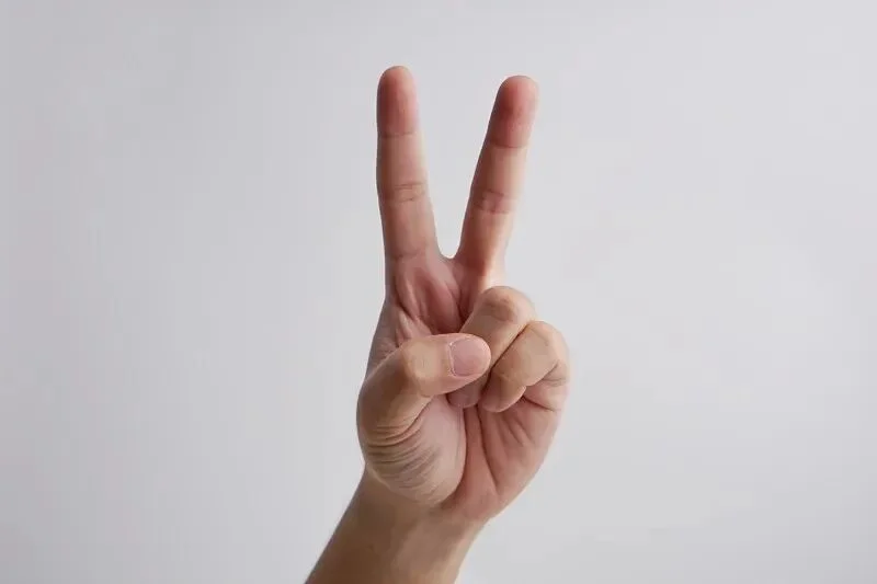 紧急提醒!今天起 拍照再也别比剪刀手了