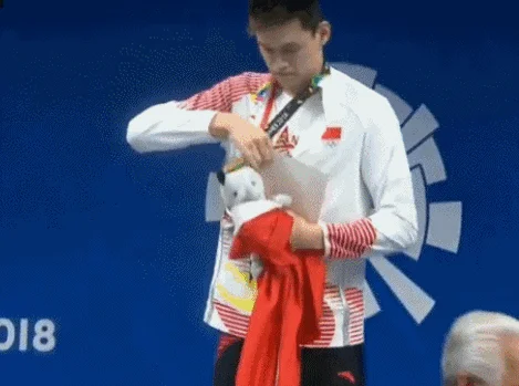 孙杨口碑骤跌 真抽范明耳光 把撒贝宁丢水里…