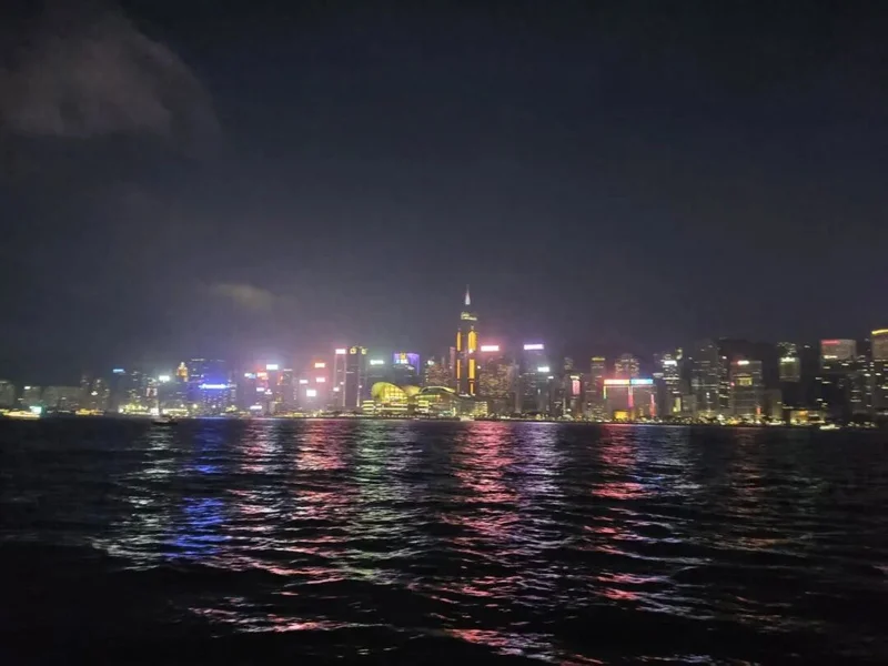 去了一趟香港 滤镜碎了一地
