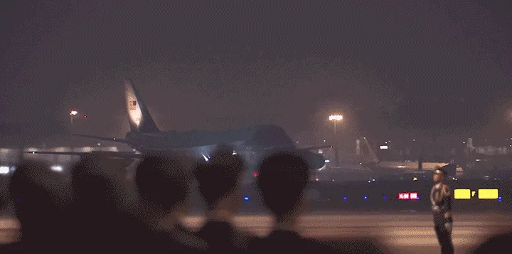 快讯!美国总统特朗普抵达北京开始访华 韩正前往机场迎接