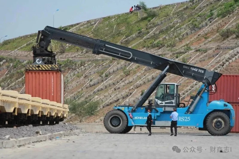 中国烧钱帮非洲穷国建造一座“空城”  赚翻了