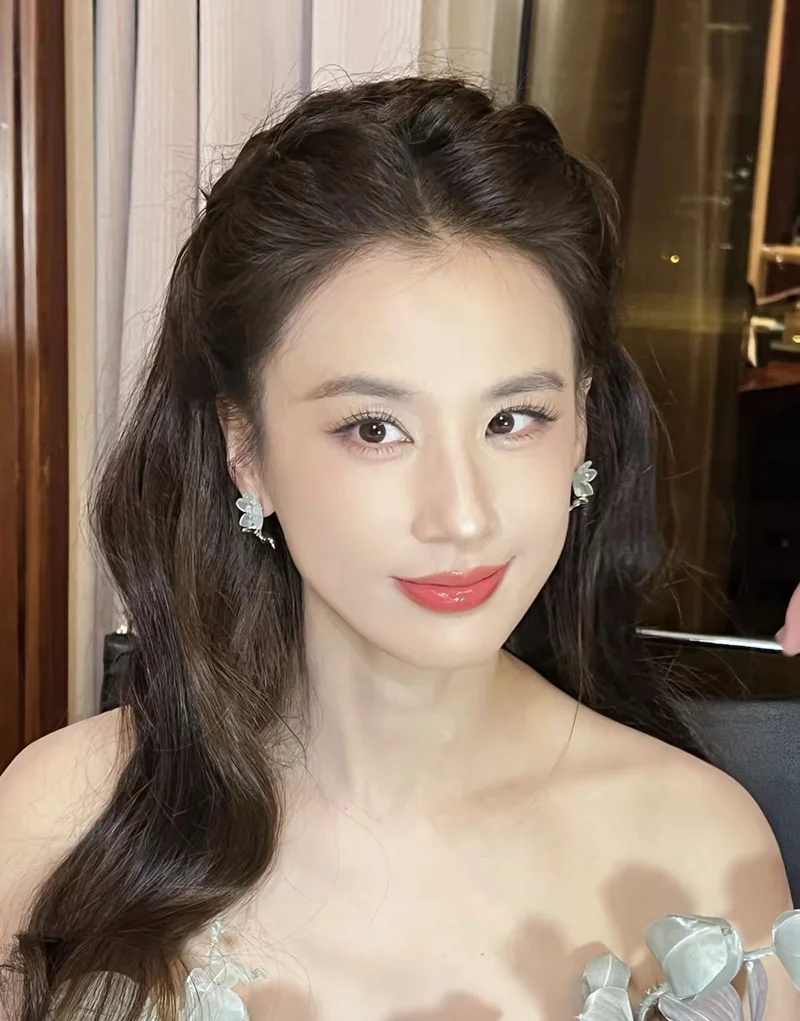 和新欢产子 杨子又在直播间向黄圣依大献殷勤 网友不买账