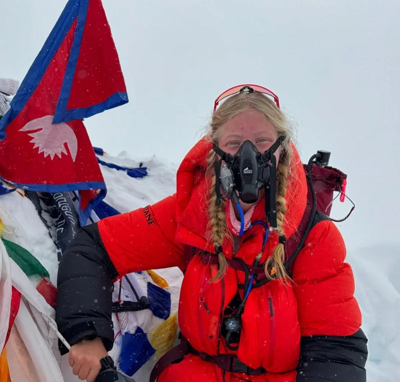 18岁女生登顶珠峰:登顶没那么激动 下山才是考验 - Vava8 发吧
