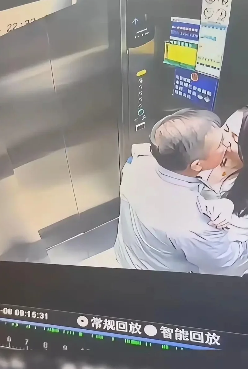 董事长和女模特"电梯门“事件 双方身份和颜值反差网友疯狂吃瓜