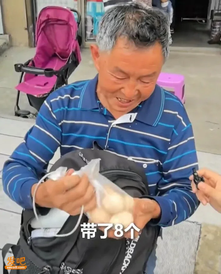 父亲背8个土鸡蛋接考感动全网 也照见高考的意义