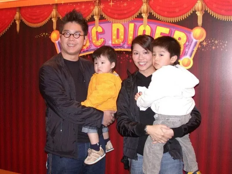 林晓峰与前妻康子妮的次子多大毕业自嘲“失业” - Vava8 发吧