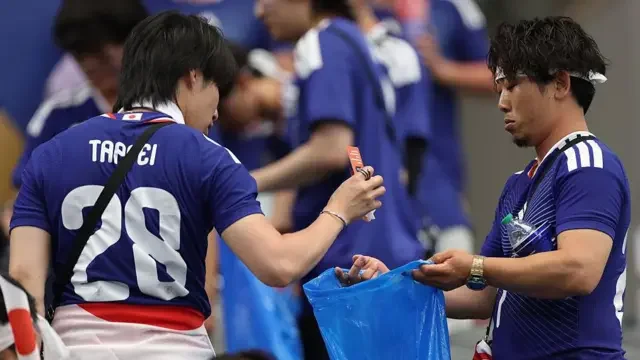 BBC:日本妻子们对球迷打扫世界杯球场忍无可忍 双标吗？