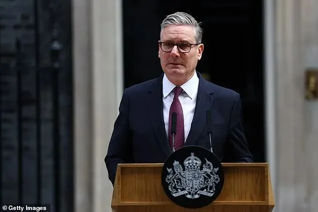 英国首相遭到英国人嘲讽：早就该卷铺盖滚蛋了