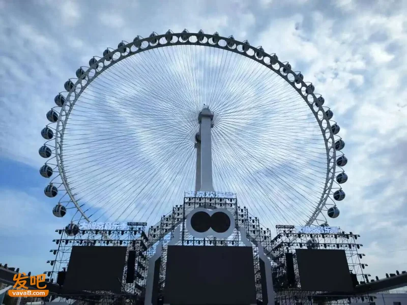 “北京最高摩天轮”来了!游客排队等候达80分钟