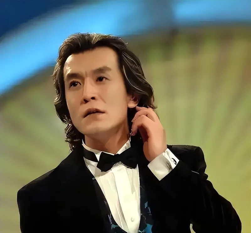 哈文戳破李咏葬在美国的原因:不是不爱国 是回不来
