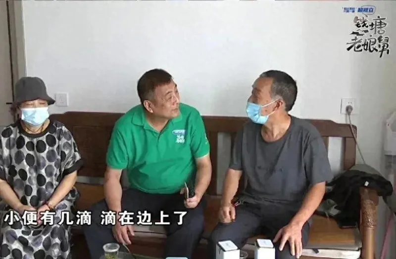 男子上厕所不掀马桶圈 妻子跟擦10年后崩溃欲离婚