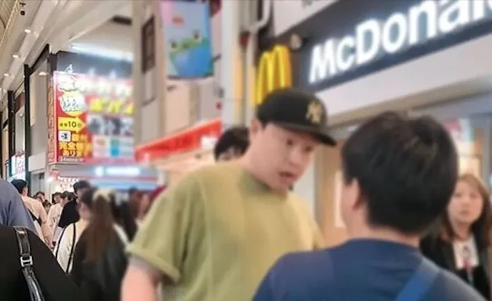大快人心!日本街头撞人族碰上韩国壮汉 瞬间秒怂道歉