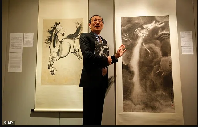 美国男子傻眼:父亲从中国带回的画卷 竟被45美元卖了！他坚称“真迹”