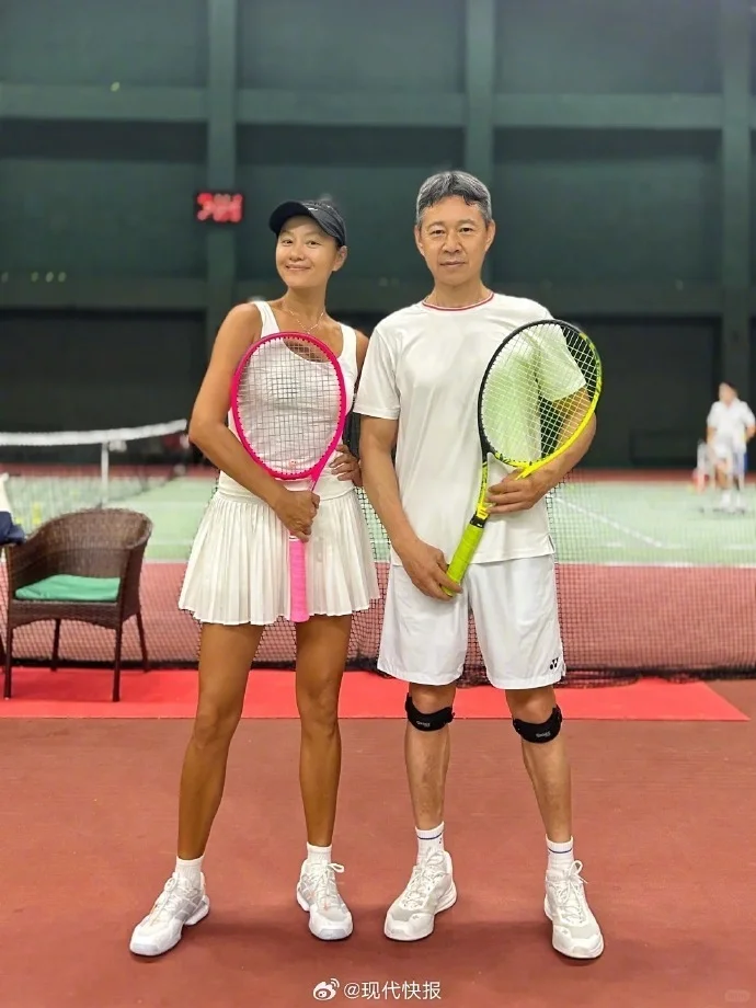 瞿颖晒和张丰毅合照:谁能看出来70了
