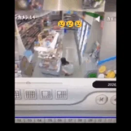 日本女生在便利店蹲下当众排泄 日本人彻底绷不住了！