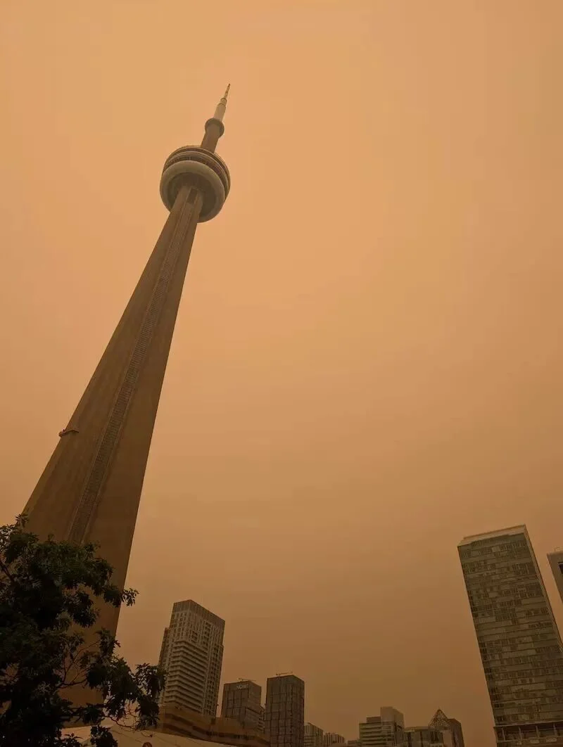 失控!"毒烟"笼罩多伦多!安省多地宣布进入紧急状态:15个社区撤离、军方介入!