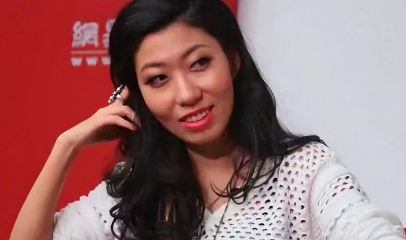 曲婉婷再传噩耗 患癌是其一 毁掉她的 根本不是入狱的母亲