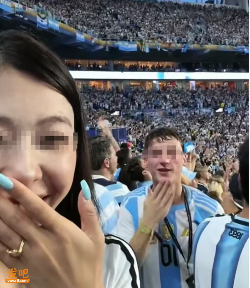 梅西进球后 中国女生当场被陌生人求婚