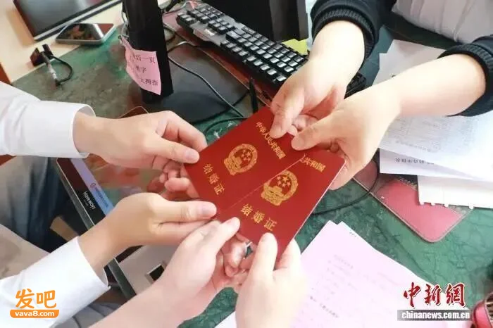 中国多地宣布：结婚发钱 生娃发钱