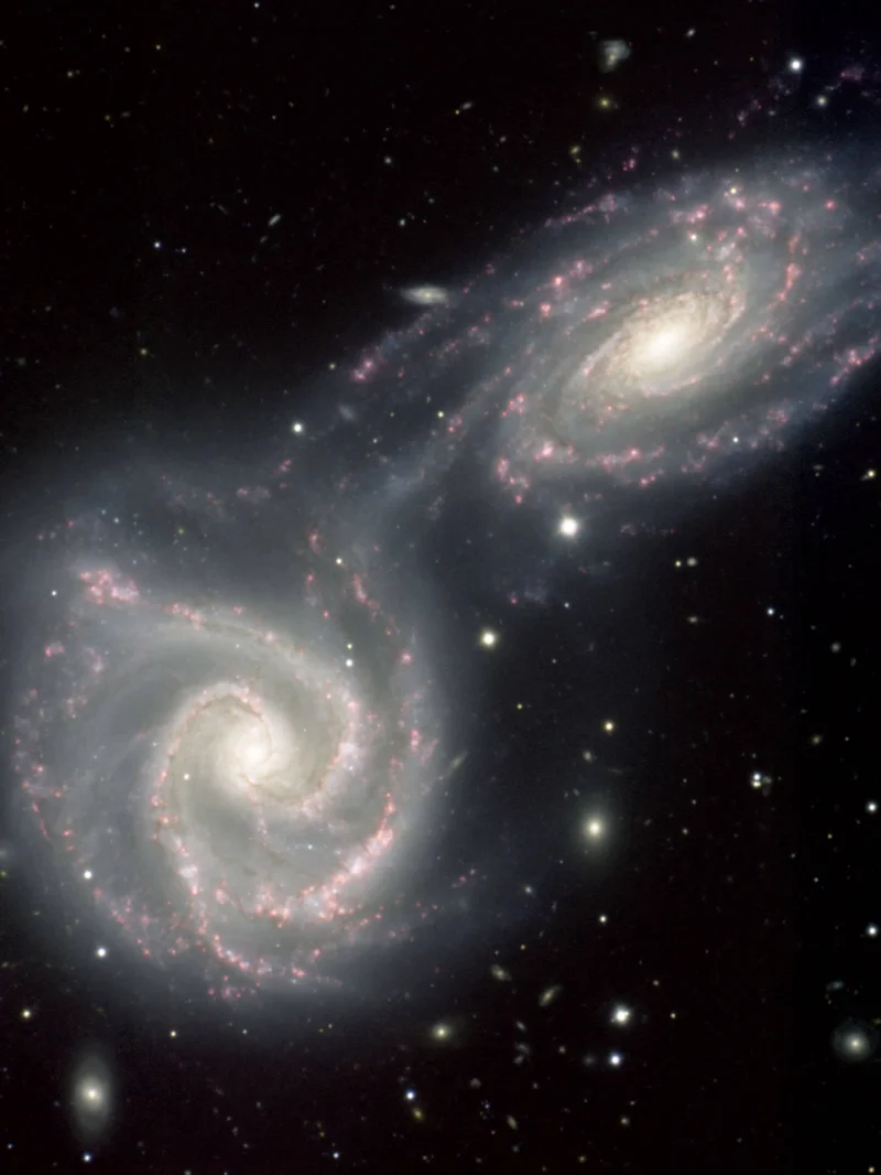 银河系已经吞噬了6个星系 现在正在撕碎第7个