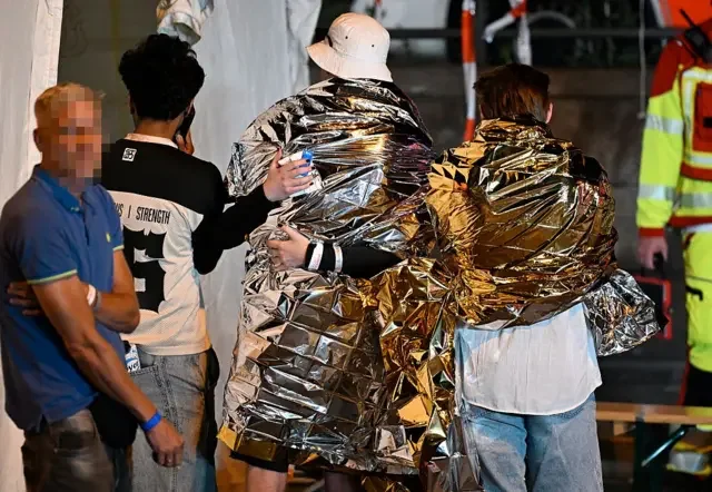 柏林同志游行遭汽车冲撞酿1死16伤 警方通缉有恐怖组织背景的嫌犯