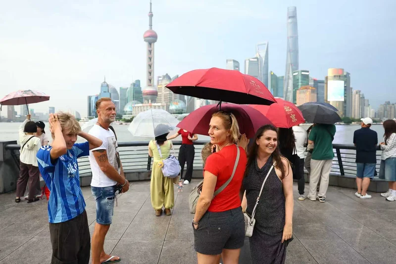欧洲游客扎堆来华避暑 入境游订单同比激增275%