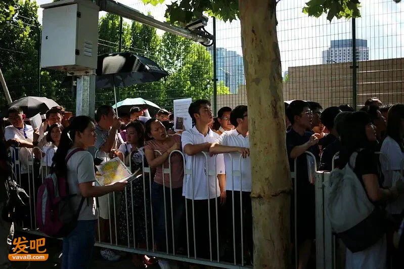 中国美签预约一号难求 黄牛代抢号喊价千元
