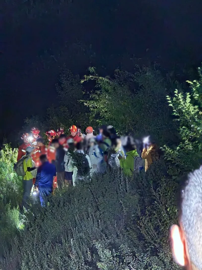 45人徒步团爬野山迷路领队却不报警 俱乐部回应