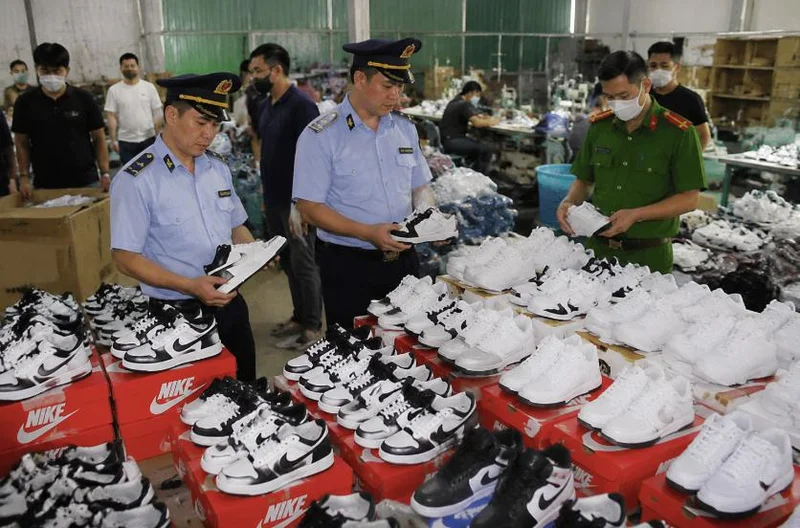 越南制鞋水平获美国“认证”:5万双高仿耐克被查 外观不输正品