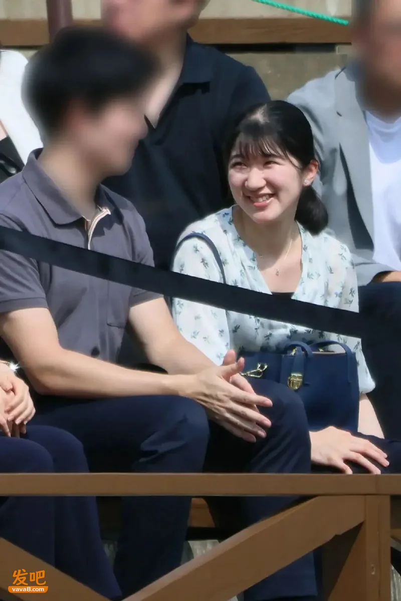 24岁爱子公主颜值逆袭 牵手185高富帅 不当天皇更开心?