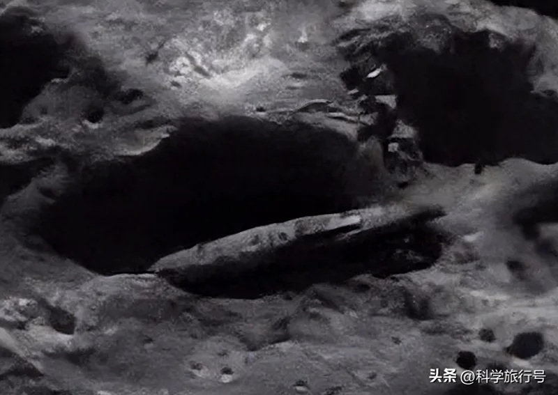 外星飞船降月球背面?男子拍下的惊人画面 引发全球科学家争论