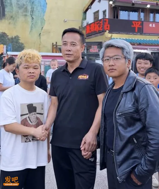 山寨版马云黄仁勋马斯克罕见同框 网友调侃:再也不怕卡脖子