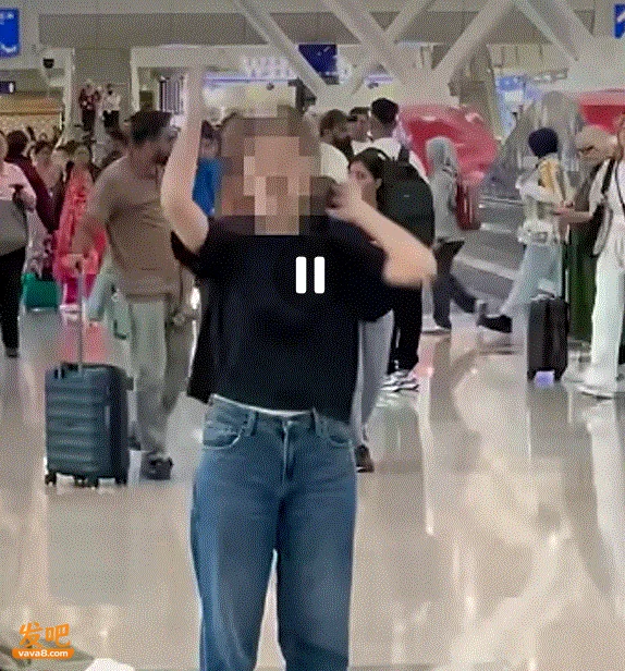 中国百万粉女网红大闹大马机场 狂喊“新加坡投降” 还扬言要同归于尽