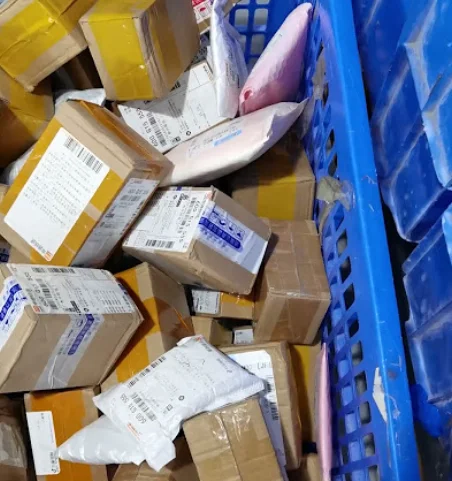 华人快翻旧账单 美国三大快递陆续退款