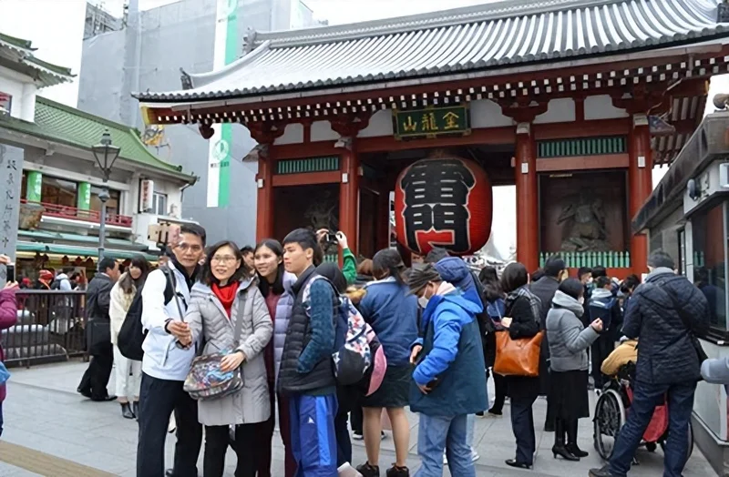 一个扎心的真相 赴日中国游客暴跌56% 但日本旅游却创新高