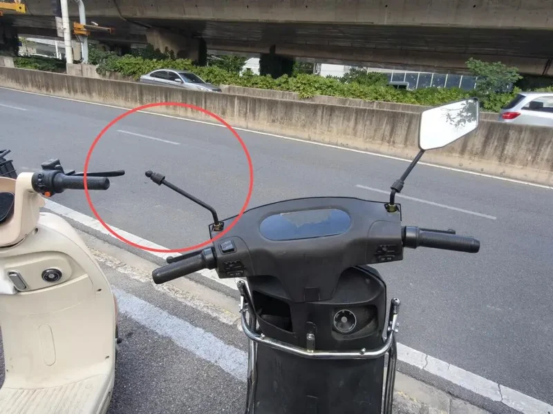 电瓶车储物格里一张390多天前的纸条让他瞬间后悔