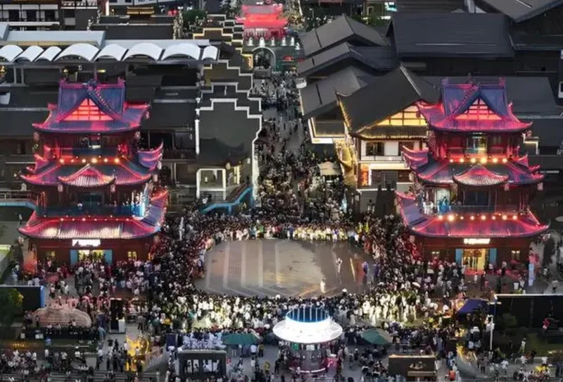 耗资24亿沦为空城 四年亏空十亿 免门票30天回血1500万
