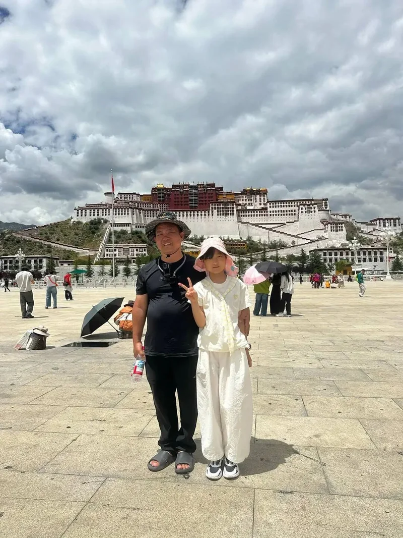 父亲兑现承诺带女儿自驾西藏 拉1200斤西瓜边玩边卖