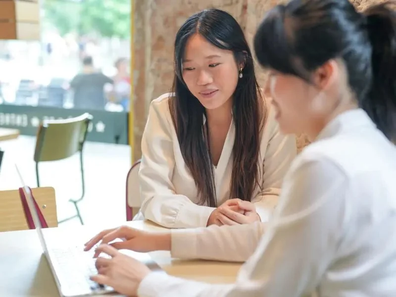 在英中国留学生被指“难交朋友”