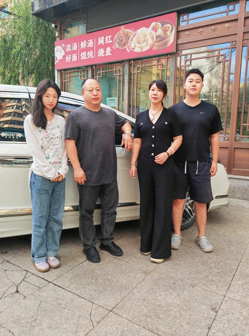 河南父亲自驾上万公里送双胞胎上大学：女儿去黑龙江 儿子去新疆 自带锅碗瓢盆沿途露营