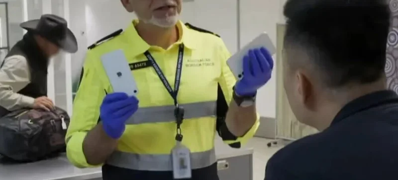诡异 13名华人被拒入境 带的东西都一样
