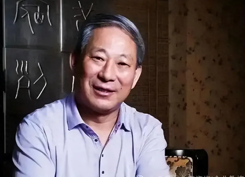 他不顾一切娶自己的学生 又因生二胎丢饭碗 二胎长大赚千亿回报