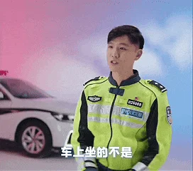 开车玩手机被无人机拍下 司机求情:千万别让老婆知道
